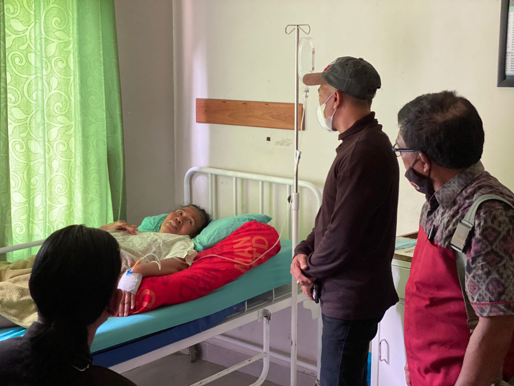 Bentuk Kepedulian Perbekel Petang,Menjenguk Warga yang Sakit di RS Semara Ratih,Tabanan